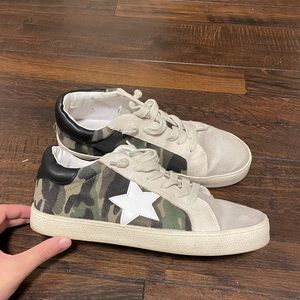 Camo Madden girl sneakers